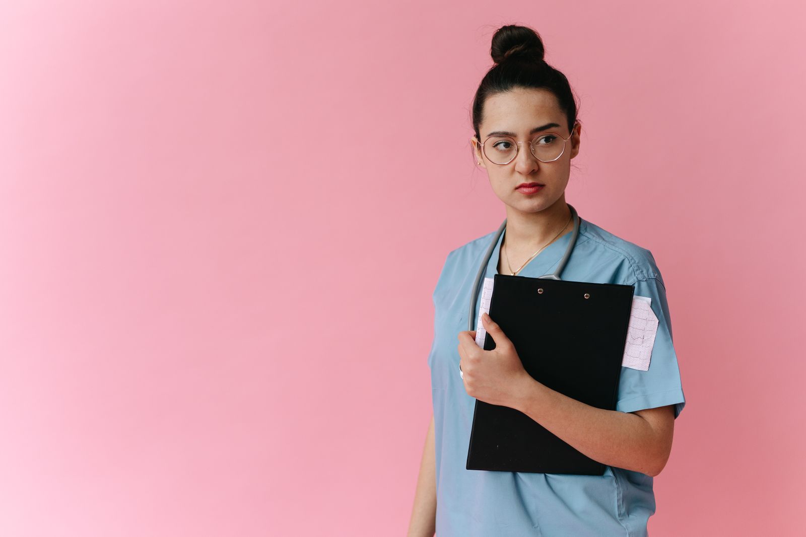 Consultation médicale avec résultats d'analyses